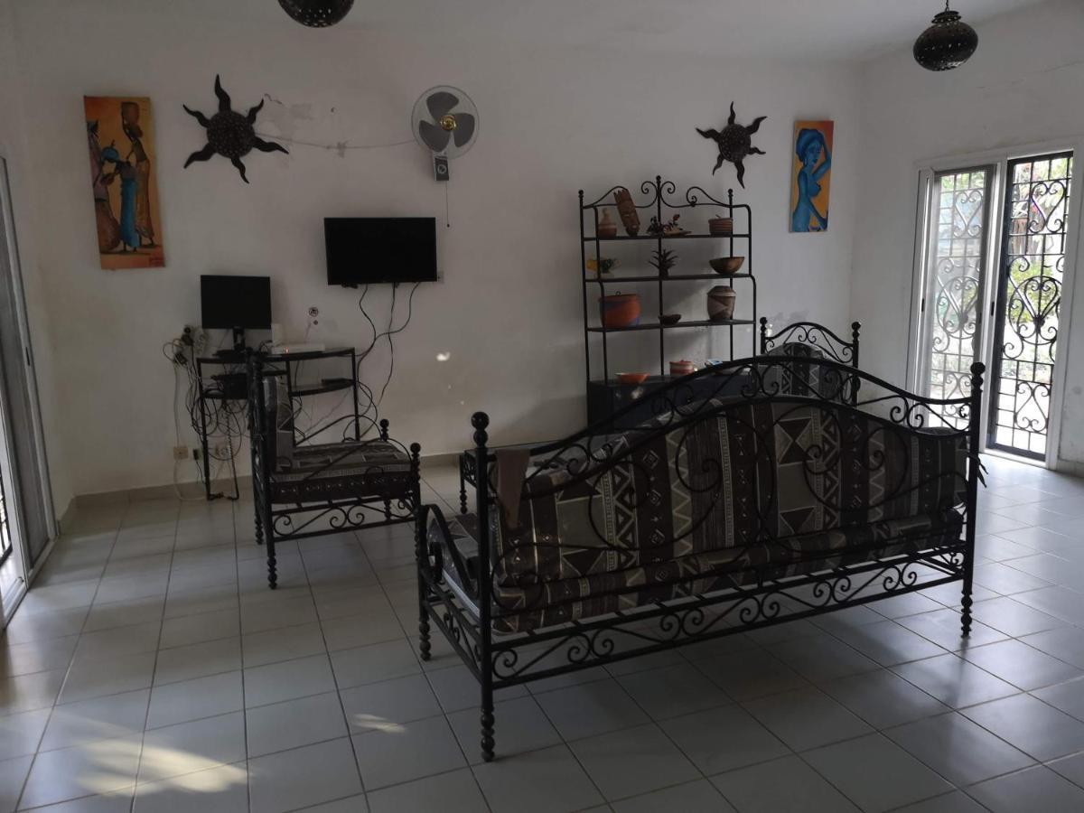Keur Baboune M'Bour Extérieur photo